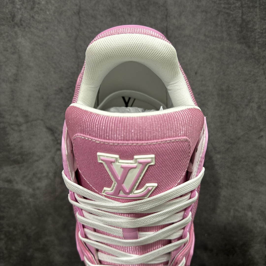 图片[8]-【莞产YS版本】Louis Vuitton Trainer lv时装走秀运动鞋 完美鞋型超高的清洁度 零毛边线头瑕疵 全套原楦原纸版原鞋开模 全网最具灵魂的版型 正确原装黄色鞋盒 正确中底印花 鞋面印花3D高频深度立体 全鞋电脑针车 紧密相连 针距密度一致 环保乳胶注塑鞋垫 厚度脚感还原原版 皮面裁剪部位 统一油边封口工艺 原装橡胶大底含胶量大底组合零偏差 专柜全套包装 防尘袋 说明书 质保卡 男女鞋 尺码： 35 36 37 38 39 40 41 42 43 44 45-选品中心