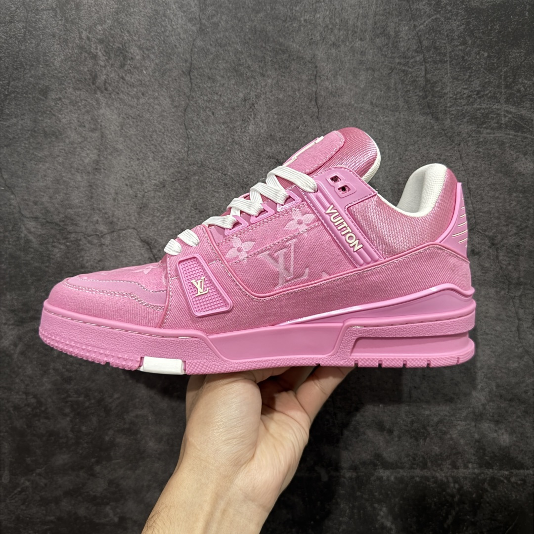 图片[2]-【莞产YS版本】Louis Vuitton Trainer lv时装走秀运动鞋 完美鞋型超高的清洁度 零毛边线头瑕疵 全套原楦原纸版原鞋开模 全网最具灵魂的版型 正确原装黄色鞋盒 正确中底印花 鞋面印花3D高频深度立体 全鞋电脑针车 紧密相连 针距密度一致 环保乳胶注塑鞋垫 厚度脚感还原原版 皮面裁剪部位 统一油边封口工艺 原装橡胶大底含胶量大底组合零偏差 专柜全套包装 防尘袋 说明书 质保卡 男女鞋 尺码： 35 36 37 38 39 40 41 42 43 44 45-选品中心