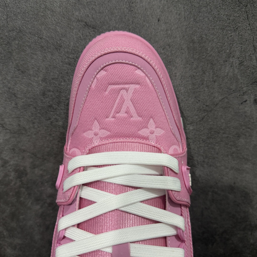 图片[5]-【莞产YS版本】Louis Vuitton Trainer lv时装走秀运动鞋 完美鞋型超高的清洁度 零毛边线头瑕疵 全套原楦原纸版原鞋开模 全网最具灵魂的版型 正确原装黄色鞋盒 正确中底印花 鞋面印花3D高频深度立体 全鞋电脑针车 紧密相连 针距密度一致 环保乳胶注塑鞋垫 厚度脚感还原原版 皮面裁剪部位 统一油边封口工艺 原装橡胶大底含胶量大底组合零偏差 专柜全套包装 防尘袋 说明书 质保卡 男女鞋 尺码： 35 36 37 38 39 40 41 42 43 44 45-选品中心