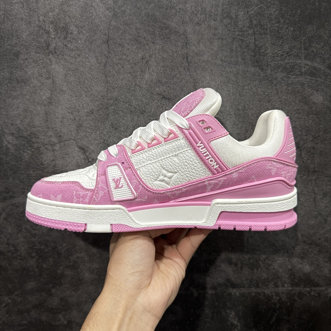 图片[2]-【莞产YS版本】Louis Vuitton Trainer lv时装走秀运动鞋 完美鞋型超高的清洁度 零毛边线头瑕疵 全套原楦原纸版原鞋开模 全网最具灵魂的版型 正确原装黄色鞋盒 正确中底印花 鞋面印花3D高频深度立体 全鞋电脑针车 紧密相连 针距密度一致 环保乳胶注塑鞋垫 厚度脚感还原原版 皮面裁剪部位 统一油边封口工艺 原装橡胶大底含胶量大底组合零偏差 专柜全套包装 防尘袋 说明书 质保卡 男女鞋 尺码： 35 36 37 38 39 40 41 42 43 44 45-选品中心