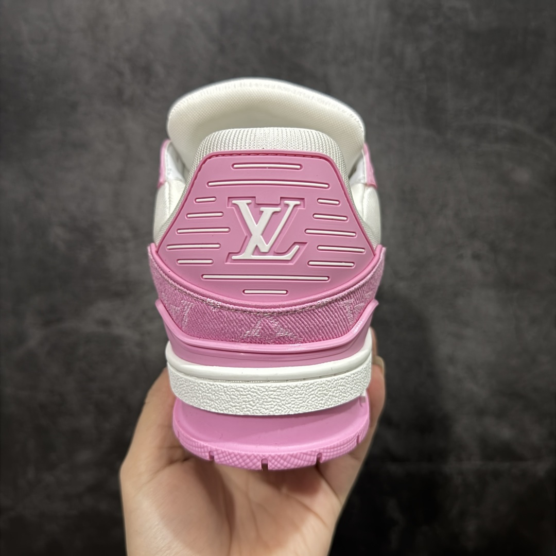 图片[4]-【莞产YS版本】Louis Vuitton Trainer lv时装走秀运动鞋 完美鞋型超高的清洁度 零毛边线头瑕疵 全套原楦原纸版原鞋开模 全网最具灵魂的版型 正确原装黄色鞋盒 正确中底印花 鞋面印花3D高频深度立体 全鞋电脑针车 紧密相连 针距密度一致 环保乳胶注塑鞋垫 厚度脚感还原原版 皮面裁剪部位 统一油边封口工艺 原装橡胶大底含胶量大底组合零偏差 专柜全套包装 防尘袋 说明书 质保卡 男女鞋 尺码： 35 36 37 38 39 40 41 42 43 44 45-选品中心