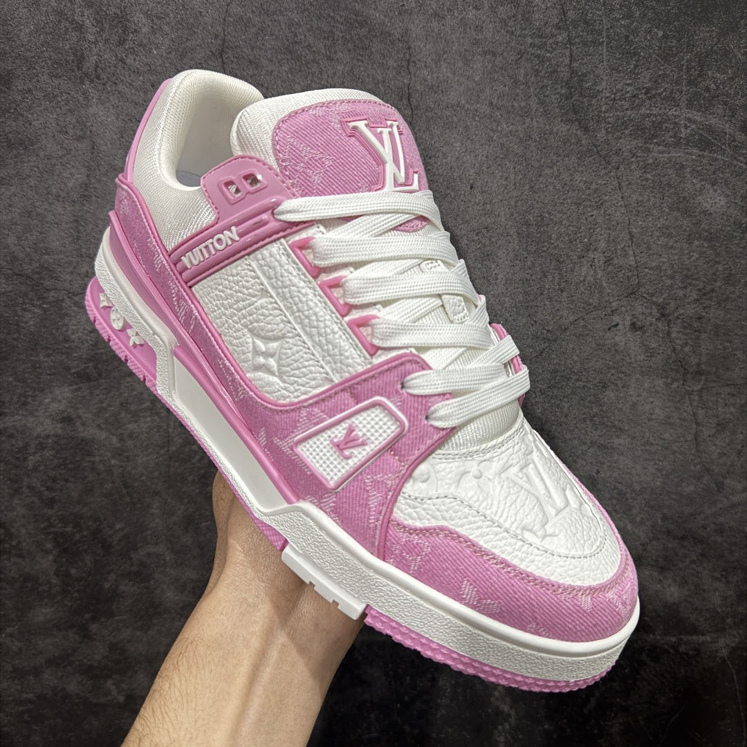 图片[3]-【莞产YS版本】Louis Vuitton Trainer lv时装走秀运动鞋 完美鞋型超高的清洁度 零毛边线头瑕疵 全套原楦原纸版原鞋开模 全网最具灵魂的版型 正确原装黄色鞋盒 正确中底印花 鞋面印花3D高频深度立体 全鞋电脑针车 紧密相连 针距密度一致 环保乳胶注塑鞋垫 厚度脚感还原原版 皮面裁剪部位 统一油边封口工艺 原装橡胶大底含胶量大底组合零偏差 专柜全套包装 防尘袋 说明书 质保卡 男女鞋 尺码： 35 36 37 38 39 40 41 42 43 44 45-选品中心