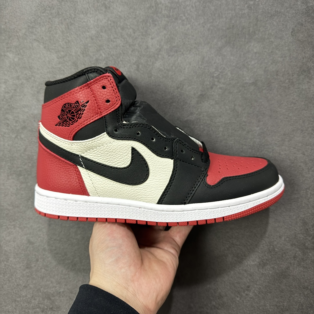 【公司级头层版】Air Jordan 1 High OG 高帮 白棕 AJ1 乔丹1代 aj1 乔1 高邦 金人吊牌 乔丹篮球鞋系列555088-610 采用正确头层皮组合荔枝纹头层皮革鞋面材质 中底注胶孔及缜密中底拉帮工艺 内置气垫及耐磨橡胶大底 尺码:36-47.5-选品中心