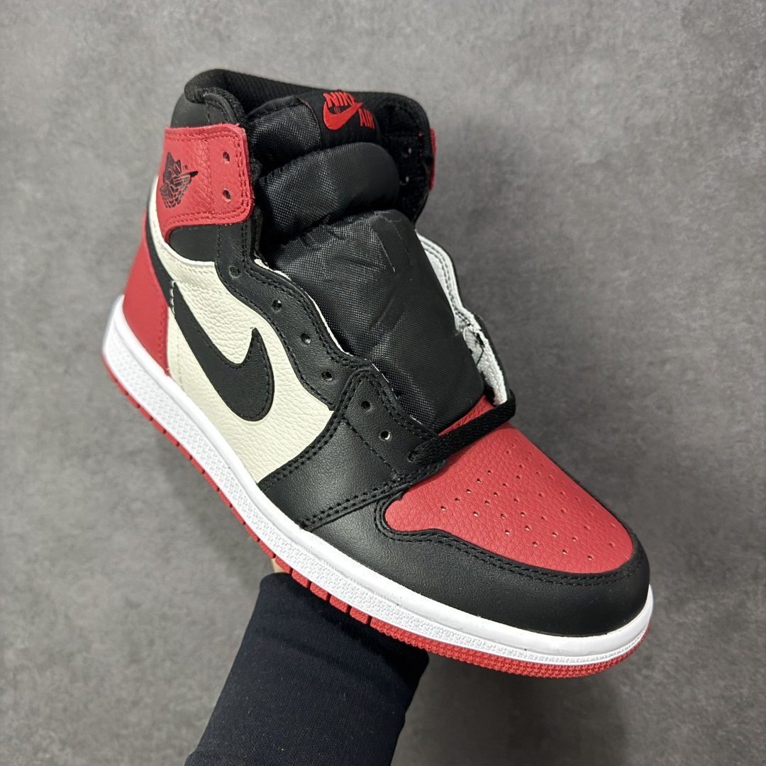 图片[3]-【公司级头层版】Air Jordan 1 High OG 高帮 白棕 AJ1 乔丹1代 aj1 乔1 高邦 金人吊牌 乔丹篮球鞋系列555088-610 采用正确头层皮组合荔枝纹头层皮革鞋面材质 中底注胶孔及缜密中底拉帮工艺 内置气垫及耐磨橡胶大底 尺码：36-47.5-选品中心