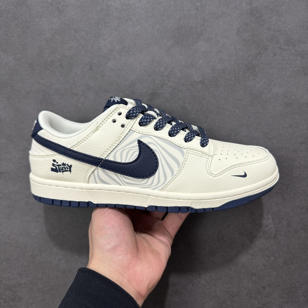【纯原】Nike SB Dunk Low “斯图西联名——米蓝勾反光” 高端定制 低帮休闲板鞋 定制鞋盒