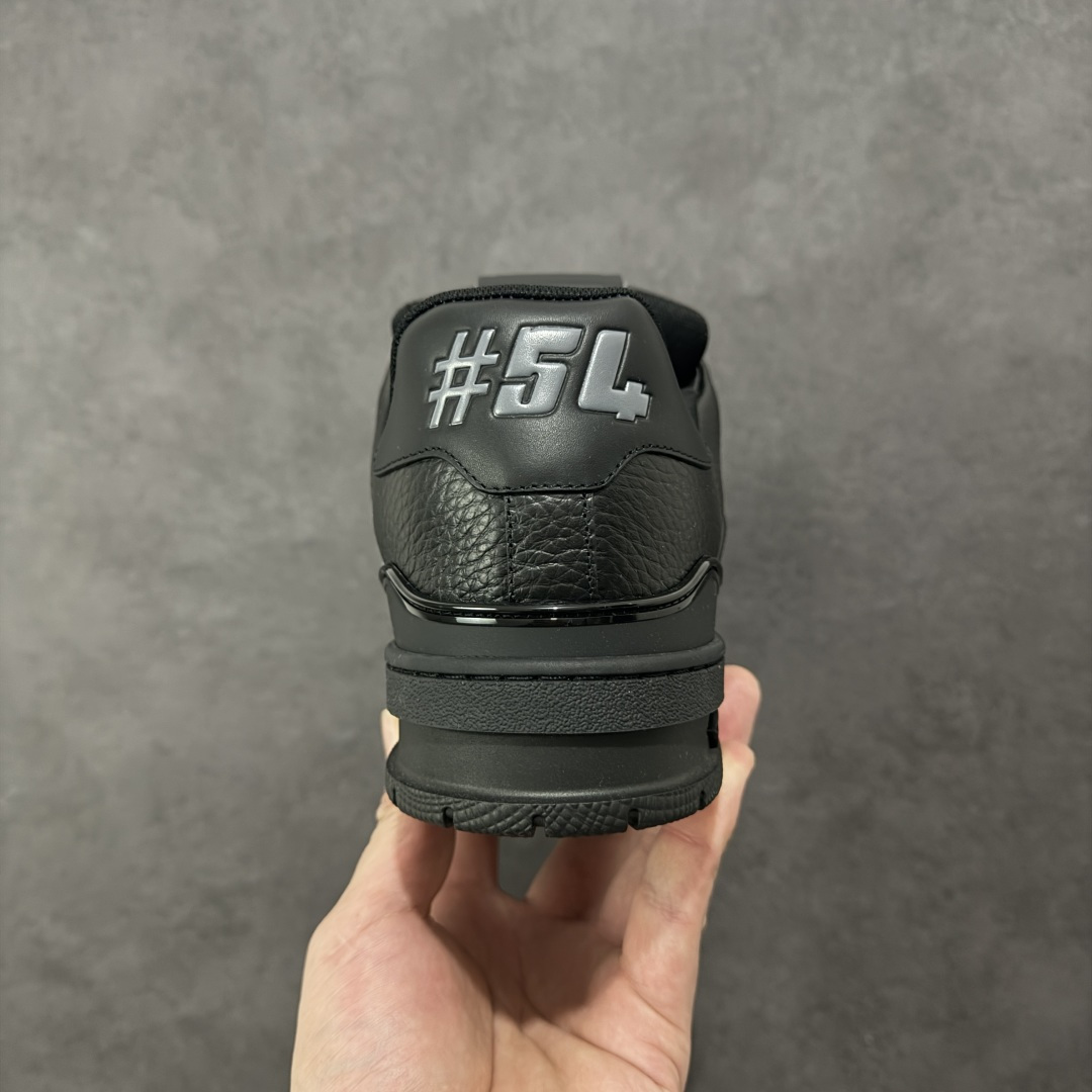 图片[4]-【广东纯原版本】LV Run Away 运动鞋 拼接 Epi 牛皮革和 Monogram 压纹粒面牛皮革，再现传统跑鞋的灵感启发。楔形外底延续标志性设计，品牌字母和标识分饰鞋舌和鞋后。Monogram 压纹粒面牛皮革和 Epi 牛皮革橡胶外底 尺码：35-45 编码：FJB390400-选品中心