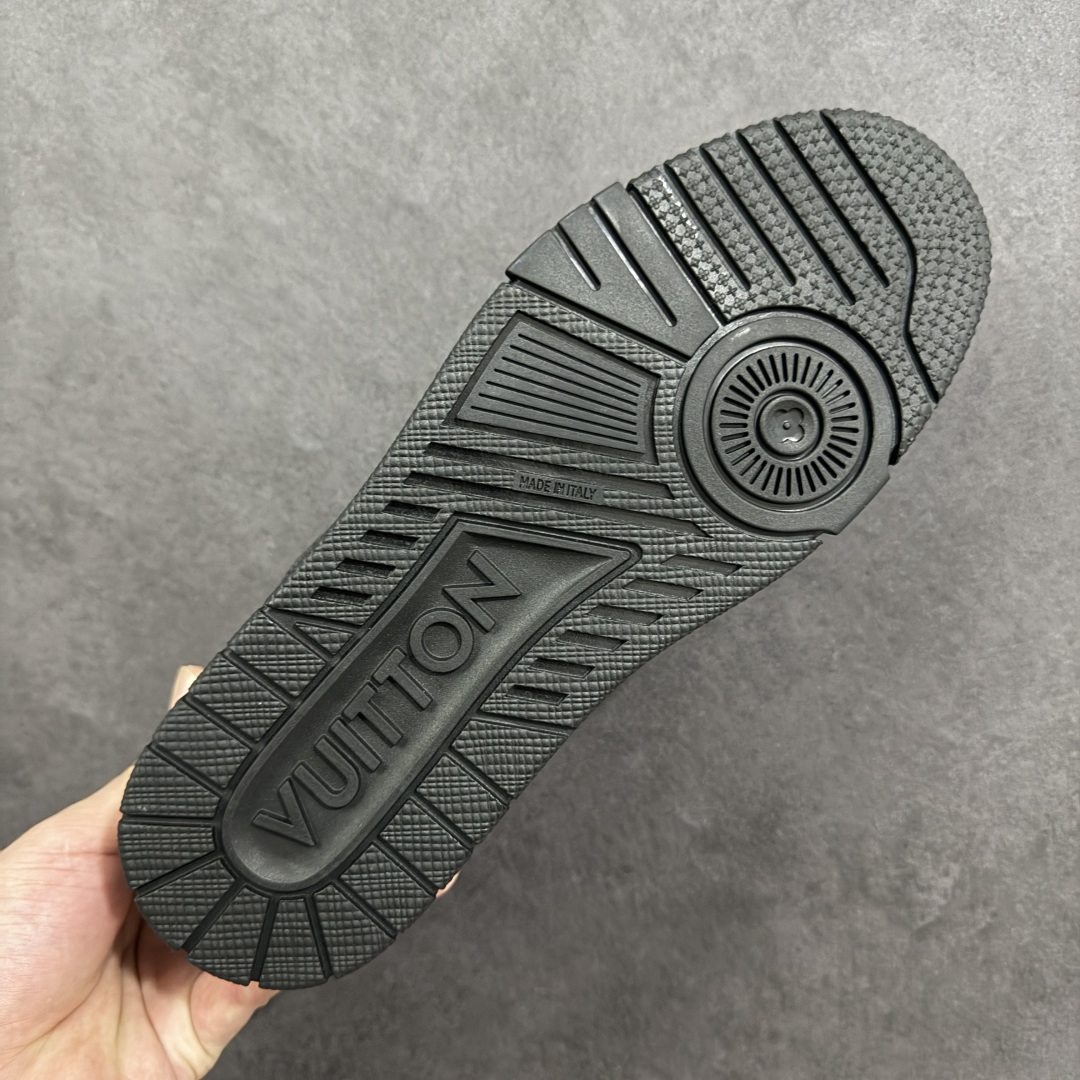 图片[9]-【广东纯原版本】LV Run Away 运动鞋 拼接 Epi 牛皮革和 Monogram 压纹粒面牛皮革，再现传统跑鞋的灵感启发。楔形外底延续标志性设计，品牌字母和标识分饰鞋舌和鞋后。Monogram 压纹粒面牛皮革和 Epi 牛皮革橡胶外底 尺码：35-45 编码：FJB390400-选品中心