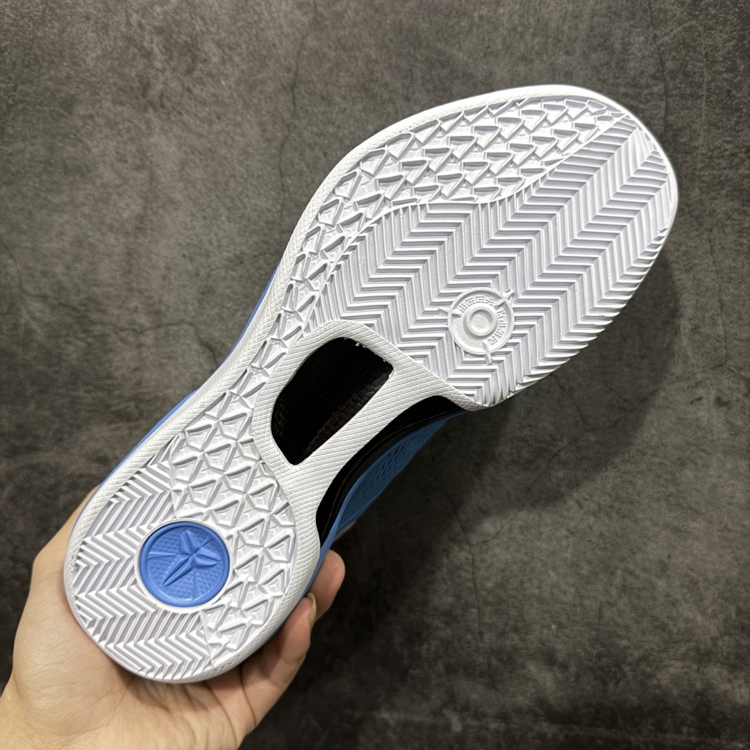 图片[9]-【CK纯原版】Nike Zoom Kobe Ⅷ System 科比8代低帮实战篮球鞋 鞋垫升级配备超厚PHYLON中底 前后掌部位搭载Zoom气垫单元 塑料碳纤维支撑中板 KOBE VII体系的速度模块配备了 PHYLON 中底和在前后掌部位的 Zoom气垫单元，提供快速响应的缓冲。同时，采用低帮弹力鞋口设计，使鞋子能够紧贴脚踝提供更好的支撑。速度模块采用贴合脚面的舒适包裹设计，摒弃传统的鞋舌和鞋内套，使球鞋更加轻质。 货号：HM6469-401 尺码：39-47.5-选品中心