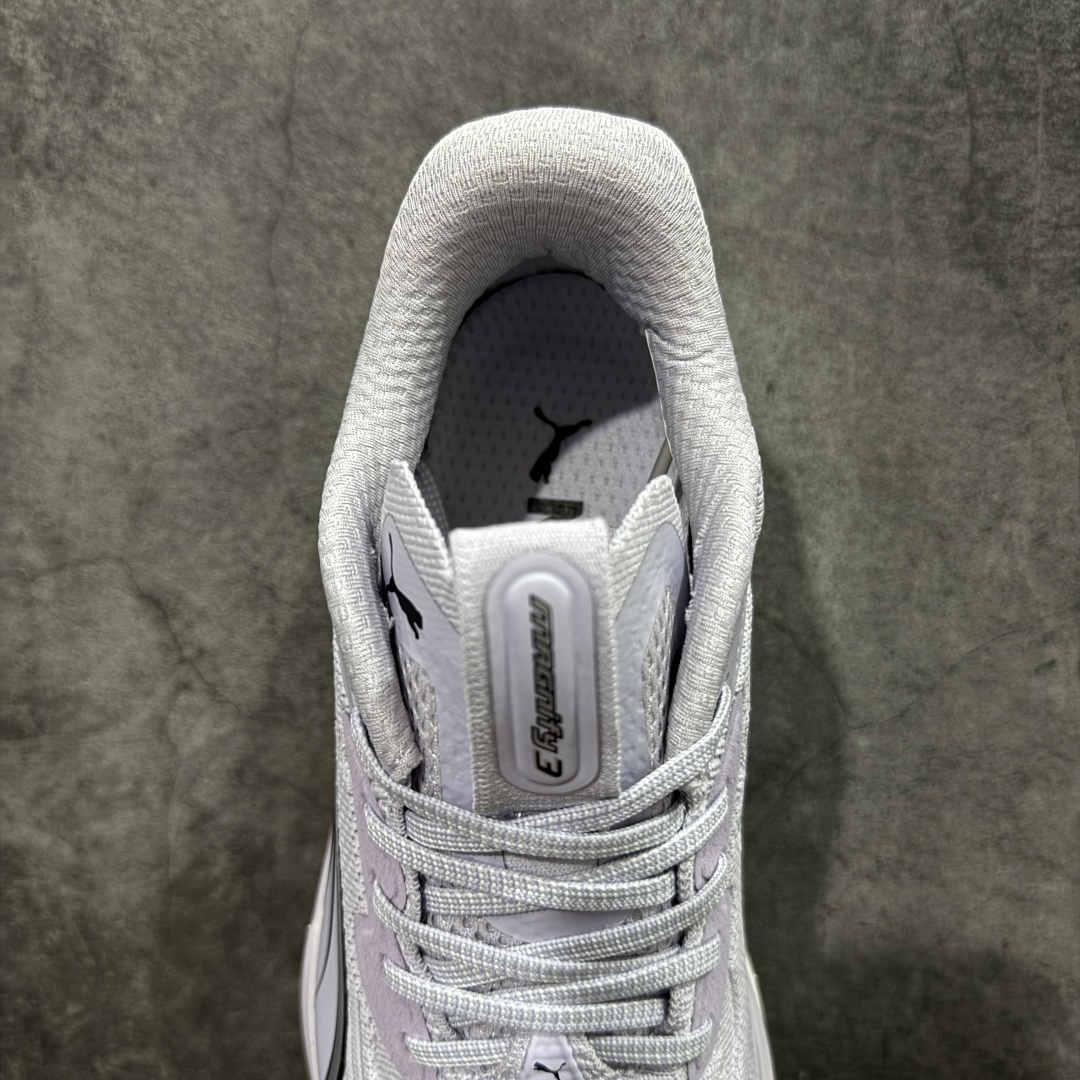 图片[8]-【纯原版】彪马彪破3 PUMA MAGNIFY NITRO 3代 PUMA跑鞋为跑步蓄 能，功能性和美观性兼备。搭载 PUMA NITRO 氮气中底，具备轻量与高缓冲回弹特性，打造柔软舒适脚感。以简约流畅的线条勾勒 PUMA 跑道，为鞋款增添一抹灵动气质。 鞋面 采用轻量化高弹织物鞋面，上脚透气舒适包覆，还确保了耐穿性和支撑性助力急速畅跑 中底 超临界NITRO氮气中底结合厚底轮廓舒适缓震，提供能力反馈，轻便柔软 跑步通勤皆可 鞋侧 PUMA 流线型跑道以明亮色彩呈现，勾勒活力运动美学 外底 采用 PUMAGRIP橡胶大底，止滑耐磨赋予跑者灵活自如的运动体验 货号 311047-07 尺码 36 37 37.5 38 38.5 39 40 40.5 41 42 42.5 43 44 44.5 45-选品中心