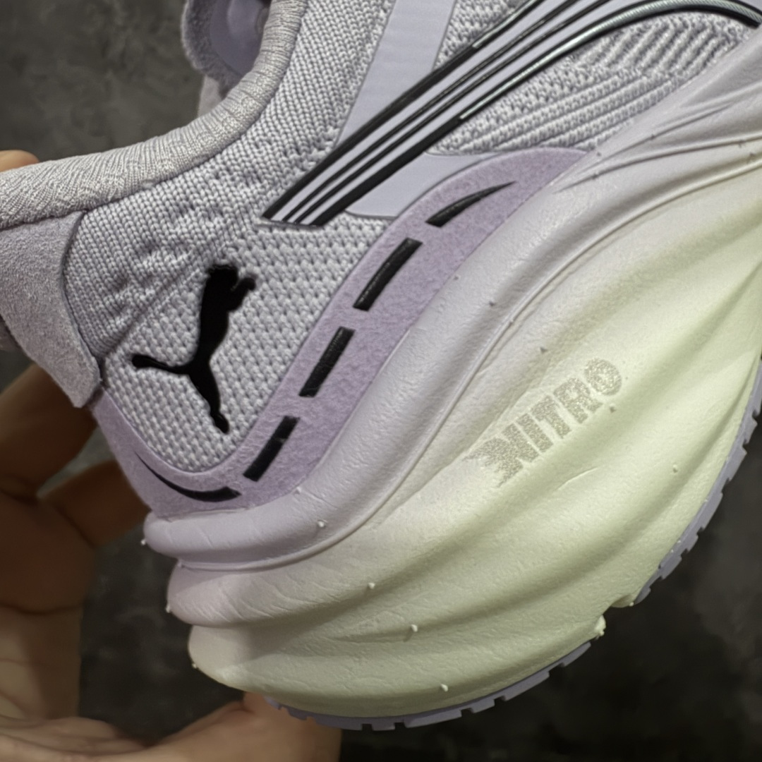 图片[3]-【纯原版】彪马彪破3 PUMA MAGNIFY NITRO 3代 PUMA跑鞋为跑步蓄 能，功能性和美观性兼备。搭载 PUMA NITRO 氮气中底，具备轻量与高缓冲回弹特性，打造柔软舒适脚感。以简约流畅的线条勾勒 PUMA 跑道，为鞋款增添一抹灵动气质。 鞋面 采用轻量化高弹织物鞋面，上脚透气舒适包覆，还确保了耐穿性和支撑性助力急速畅跑 中底 超临界NITRO氮气中底结合厚底轮廓舒适缓震，提供能力反馈，轻便柔软 跑步通勤皆可 鞋侧 PUMA 流线型跑道以明亮色彩呈现，勾勒活力运动美学 外底 采用 PUMAGRIP橡胶大底，止滑耐磨赋予跑者灵活自如的运动体验 货号 311047-07 尺码 36 37 37.5 38 38.5 39 40 40.5 41 42 42.5 43 44 44.5 45-选品中心