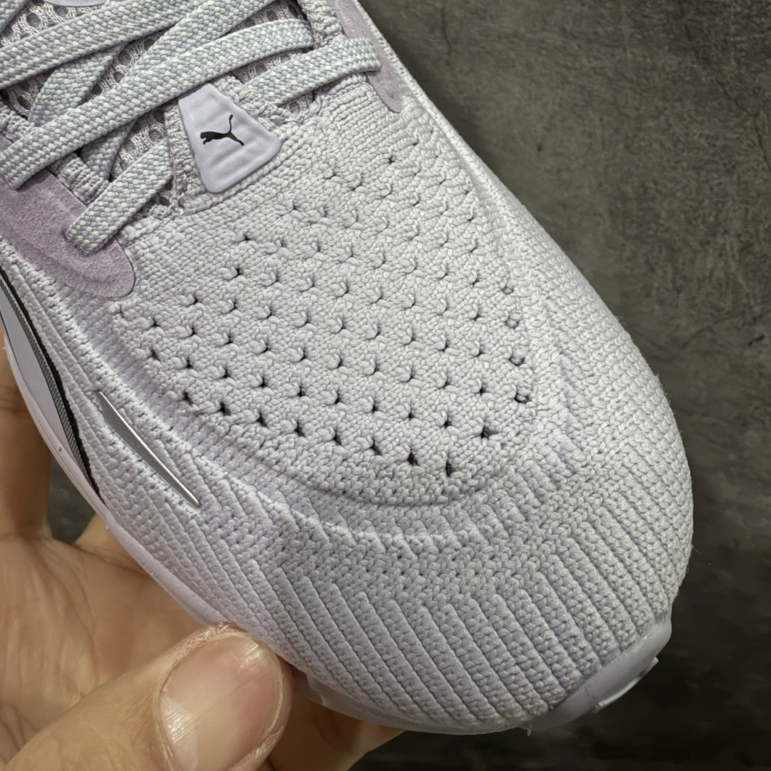 图片[5]-【纯原版】彪马彪破3 PUMA MAGNIFY NITRO 3代 PUMA跑鞋为跑步蓄 能，功能性和美观性兼备。搭载 PUMA NITRO 氮气中底，具备轻量与高缓冲回弹特性，打造柔软舒适脚感。以简约流畅的线条勾勒 PUMA 跑道，为鞋款增添一抹灵动气质。 鞋面 采用轻量化高弹织物鞋面，上脚透气舒适包覆，还确保了耐穿性和支撑性助力急速畅跑 中底 超临界NITRO氮气中底结合厚底轮廓舒适缓震，提供能力反馈，轻便柔软 跑步通勤皆可 鞋侧 PUMA 流线型跑道以明亮色彩呈现，勾勒活力运动美学 外底 采用 PUMAGRIP橡胶大底，止滑耐磨赋予跑者灵活自如的运动体验 货号 311047-07 尺码 36 37 37.5 38 38.5 39 40 40.5 41 42 42.5 43 44 44.5 45-选品中心