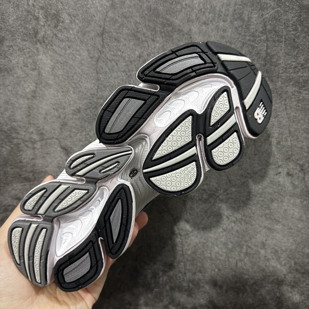 图片[9]-【纯原版】New Balance 新百伦 NB2000 网面休闲鞋 U20003OZ NB官方重磅新品 一款融合复古设计与现代科技的跑鞋，以其经典的造型和舒适脚感，成为2025年复古潮流爱好的推荐单品。 极具视觉冲击力的5根ABZORB单元，以及无缝鞋面的设计，加上3M反光材质的装饰，比之前推出的9060系列更夸张，更具未来感。 尺码：36-46.5-选品中心