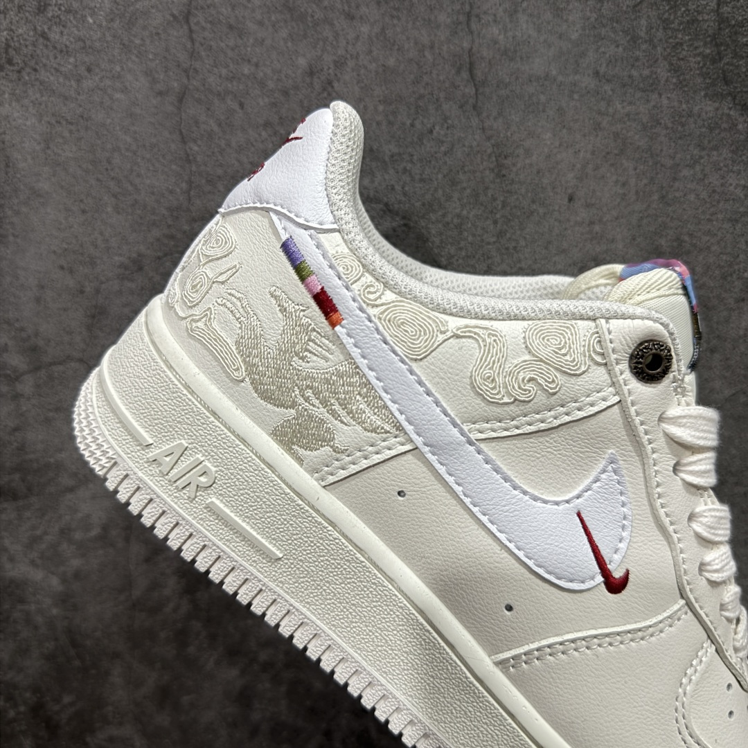 图片[7]-【礼盒版】NIke Air Force 1 ‘07 Low 空军一号低帮 马年限定 运动鞋 休闲鞋 马年定制限定大礼盒包装 折边针车 工艺难度大 原楦头原纸板 原装鞋盒 定制五金配件 内置全掌气垫 原厂鞋底 货号：IQ1119-011 尺码：36 36.5 37.5 38 38.5 39 40 40.5 41 42 42.5 43 44 44.5 45-选品中心
