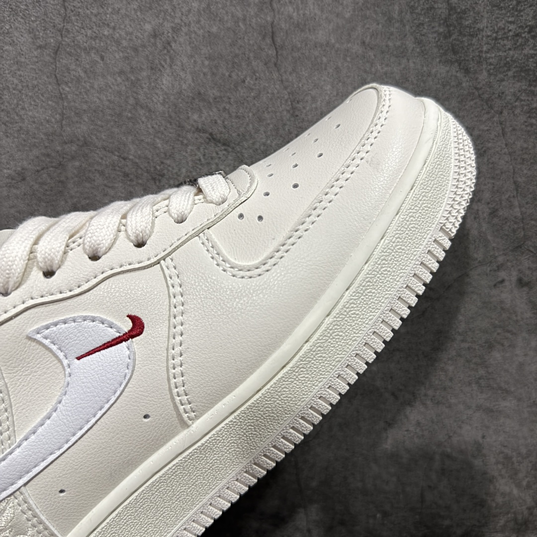 图片[6]-【礼盒版】NIke Air Force 1 ‘07 Low 空军一号低帮 马年限定 运动鞋 休闲鞋 马年定制限定大礼盒包装 折边针车 工艺难度大 原楦头原纸板 原装鞋盒 定制五金配件 内置全掌气垫 原厂鞋底 货号：IQ1119-011 尺码：36 36.5 37.5 38 38.5 39 40 40.5 41 42 42.5 43 44 44.5 45-选品中心