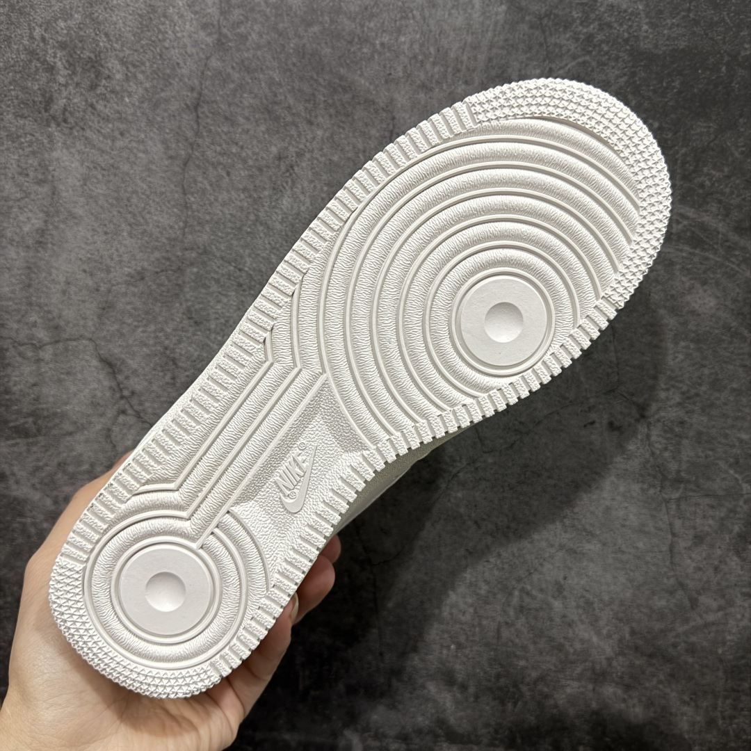 图片[9]-【礼盒版】NIke Air Force 1 ‘07 Low 空军一号低帮 马年限定 运动鞋 休闲鞋 马年定制限定大礼盒包装 折边针车 工艺难度大 原楦头原纸板 原装鞋盒 定制五金配件 内置全掌气垫 原厂鞋底 货号：IQ1119-011 尺码：36 36.5 37.5 38 38.5 39 40 40.5 41 42 42.5 43 44 44.5 45-选品中心