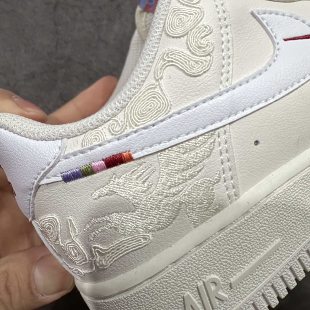 图片[3]-【礼盒版】NIke Air Force 1 ‘07 Low 空军一号低帮 马年限定 运动鞋 休闲鞋 马年定制限定大礼盒包装 折边针车 工艺难度大 原楦头原纸板 原装鞋盒 定制五金配件 内置全掌气垫 原厂鞋底 货号：IQ1119-011 尺码：36 36.5 37.5 38 38.5 39 40 40.5 41 42 42.5 43 44 44.5 45-选品中心