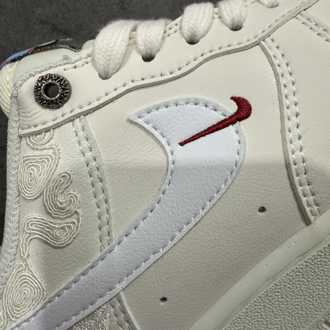 图片[4]-【礼盒版】NIke Air Force 1 ‘07 Low 空军一号低帮 马年限定 运动鞋 休闲鞋 马年定制限定大礼盒包装 折边针车 工艺难度大 原楦头原纸板 原装鞋盒 定制五金配件 内置全掌气垫 原厂鞋底 货号：IQ1119-011 尺码：36 36.5 37.5 38 38.5 39 40 40.5 41 42 42.5 43 44 44.5 45-选品中心