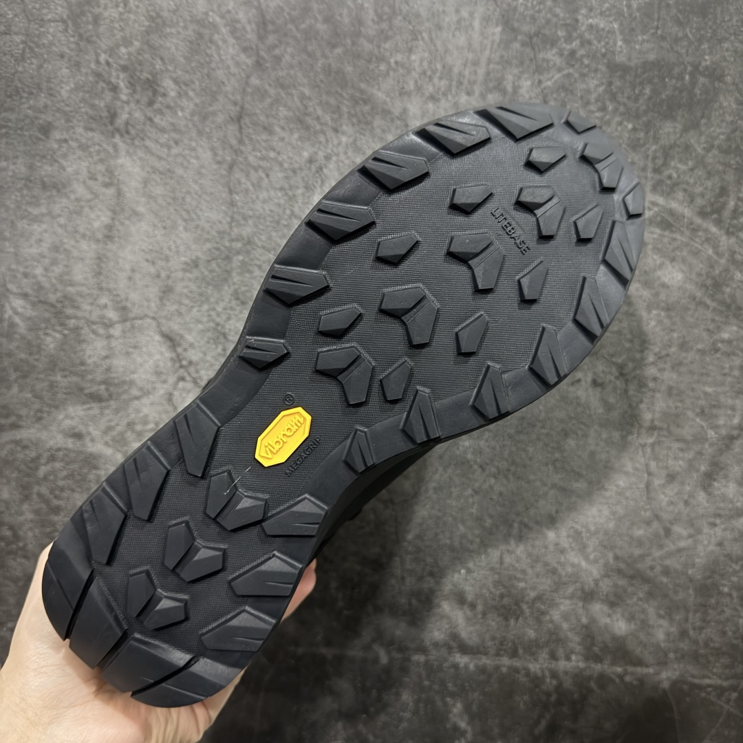 图片[9]-【公司级】始祖鸟ArcTeryx Kopec GTX M Mid 覆盖透气男越野跑鞋 中帮 正确后跟刺绣 完美细节版型 官方同步上架 适合技术路线单日徒步穿着 aeriosflgtx鞋受到长途野外跑步鞋的启发 适合在变化的地形上进行快速轻快的徒步旅行穿着，舒适而有支撑性，使您充满信心。该设计与脚部融为一体，可最大限度地减少摩擦，gore-tex保护膜网砂，采用gore隐形适体(invisiblefit)技术，更轻薄舒适。敏捷、稳定和技术路线上的自信源于vibram® megagrip外底、压缩eva内底以及一体的tpu。重量约：275g技术特点透气轻量耐磨鞋子鞋外底结构vibram®megagripM橡胶化合材料耐用柔软鞋子结构tpu鞋头可防磨损压缩eva泡沫内底以及一体的tpu铁芯提高了灵活性和稳定性，使您充满信心鞋子衬垫结构4mm厚ortholiteM3d模制插片材料gore-tex薄膜tpu高耐磨保护膜cordura® MX 尺码：39-45 编码： ABC370380-选品中心