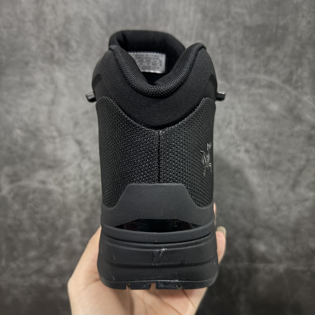 图片[4]-【公司级】始祖鸟ArcTeryx Kopec GTX M Mid 覆盖透气男越野跑鞋 中帮 正确后跟刺绣 完美细节版型 官方同步上架 适合技术路线单日徒步穿着 aeriosflgtx鞋受到长途野外跑步鞋的启发 适合在变化的地形上进行快速轻快的徒步旅行穿着，舒适而有支撑性，使您充满信心。该设计与脚部融为一体，可最大限度地减少摩擦，gore-tex保护膜网砂，采用gore隐形适体(invisiblefit)技术，更轻薄舒适。敏捷、稳定和技术路线上的自信源于vibram® megagrip外底、压缩eva内底以及一体的tpu。重量约：275g技术特点透气轻量耐磨鞋子鞋外底结构vibram®megagripM橡胶化合材料耐用柔软鞋子结构tpu鞋头可防磨损压缩eva泡沫内底以及一体的tpu铁芯提高了灵活性和稳定性，使您充满信心鞋子衬垫结构4mm厚ortholiteM3d模制插片材料gore-tex薄膜tpu高耐磨保护膜cordura® MX 尺码：39-45 编码： ABC370380-选品中心