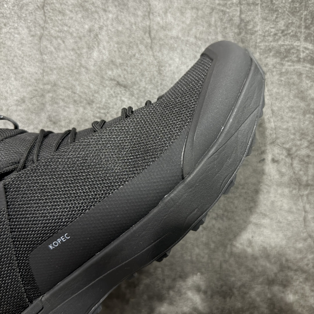 图片[6]-【公司级】始祖鸟ArcTeryx Kopec GTX M Mid 覆盖透气男越野跑鞋 中帮 正确后跟刺绣 完美细节版型 官方同步上架 适合技术路线单日徒步穿着 aeriosflgtx鞋受到长途野外跑步鞋的启发 适合在变化的地形上进行快速轻快的徒步旅行穿着，舒适而有支撑性，使您充满信心。该设计与脚部融为一体，可最大限度地减少摩擦，gore-tex保护膜网砂，采用gore隐形适体(invisiblefit)技术，更轻薄舒适。敏捷、稳定和技术路线上的自信源于vibram® megagrip外底、压缩eva内底以及一体的tpu。重量约：275g技术特点透气轻量耐磨鞋子鞋外底结构vibram®megagripM橡胶化合材料耐用柔软鞋子结构tpu鞋头可防磨损压缩eva泡沫内底以及一体的tpu铁芯提高了灵活性和稳定性，使您充满信心鞋子衬垫结构4mm厚ortholiteM3d模制插片材料gore-tex薄膜tpu高耐磨保护膜cordura® MX 尺码：39-45 编码： ABC370380-选品中心