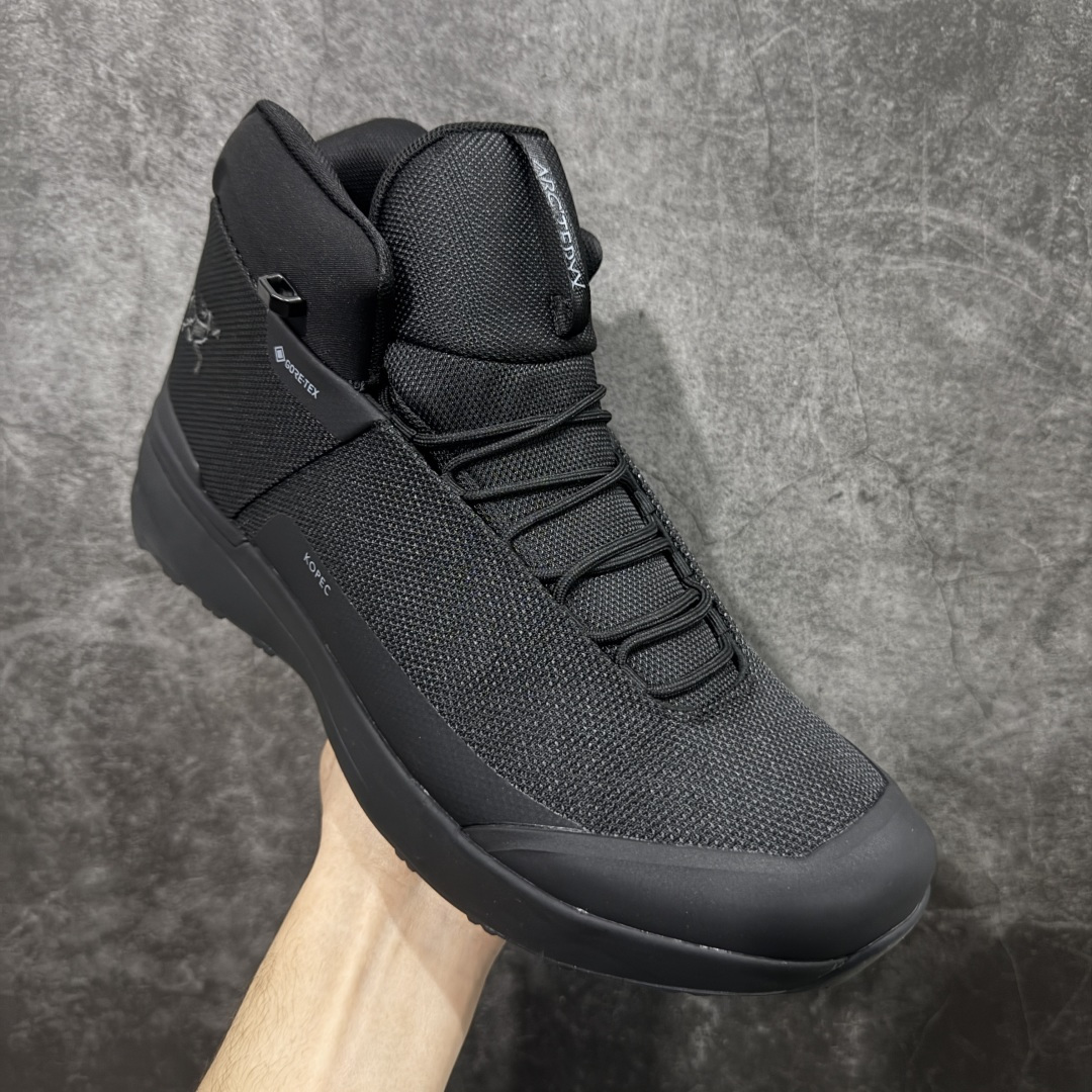 图片[3]-【公司级】始祖鸟ArcTeryx Kopec GTX M Mid 覆盖透气男越野跑鞋 中帮 正确后跟刺绣 完美细节版型 官方同步上架 适合技术路线单日徒步穿着 aeriosflgtx鞋受到长途野外跑步鞋的启发 适合在变化的地形上进行快速轻快的徒步旅行穿着，舒适而有支撑性，使您充满信心。该设计与脚部融为一体，可最大限度地减少摩擦，gore-tex保护膜网砂，采用gore隐形适体(invisiblefit)技术，更轻薄舒适。敏捷、稳定和技术路线上的自信源于vibram® megagrip外底、压缩eva内底以及一体的tpu。重量约：275g技术特点透气轻量耐磨鞋子鞋外底结构vibram®megagripM橡胶化合材料耐用柔软鞋子结构tpu鞋头可防磨损压缩eva泡沫内底以及一体的tpu铁芯提高了灵活性和稳定性，使您充满信心鞋子衬垫结构4mm厚ortholiteM3d模制插片材料gore-tex薄膜tpu高耐磨保护膜cordura® MX 尺码：39-45 编码： ABC370380-选品中心