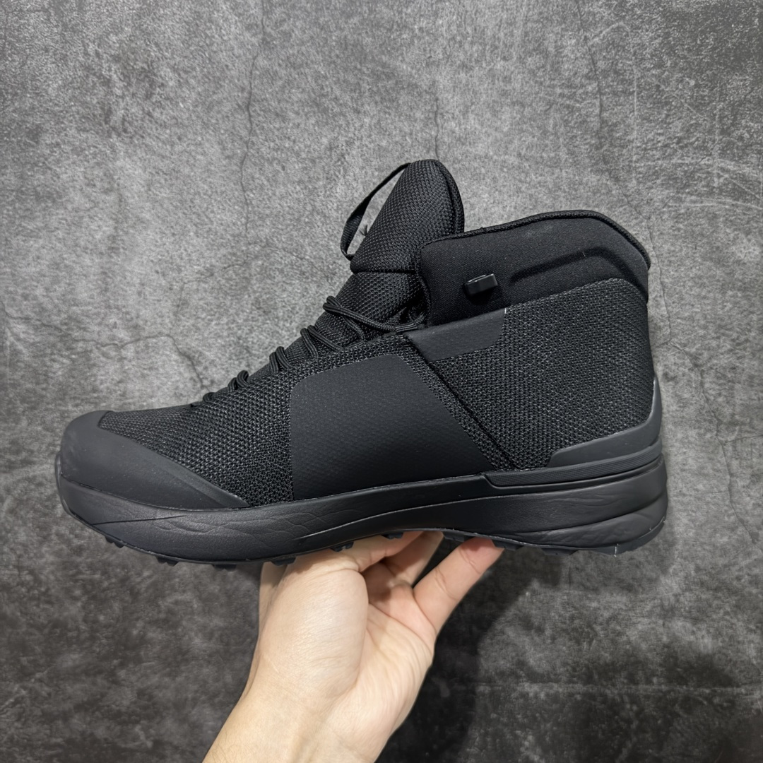 图片[2]-【公司级】始祖鸟ArcTeryx Kopec GTX M Mid 覆盖透气男越野跑鞋 中帮 正确后跟刺绣 完美细节版型 官方同步上架 适合技术路线单日徒步穿着 aeriosflgtx鞋受到长途野外跑步鞋的启发 适合在变化的地形上进行快速轻快的徒步旅行穿着，舒适而有支撑性，使您充满信心。该设计与脚部融为一体，可最大限度地减少摩擦，gore-tex保护膜网砂，采用gore隐形适体(invisiblefit)技术，更轻薄舒适。敏捷、稳定和技术路线上的自信源于vibram® megagrip外底、压缩eva内底以及一体的tpu。重量约：275g技术特点透气轻量耐磨鞋子鞋外底结构vibram®megagripM橡胶化合材料耐用柔软鞋子结构tpu鞋头可防磨损压缩eva泡沫内底以及一体的tpu铁芯提高了灵活性和稳定性，使您充满信心鞋子衬垫结构4mm厚ortholiteM3d模制插片材料gore-tex薄膜tpu高耐磨保护膜cordura® MX 尺码：39-45 编码： ABC370380-选品中心