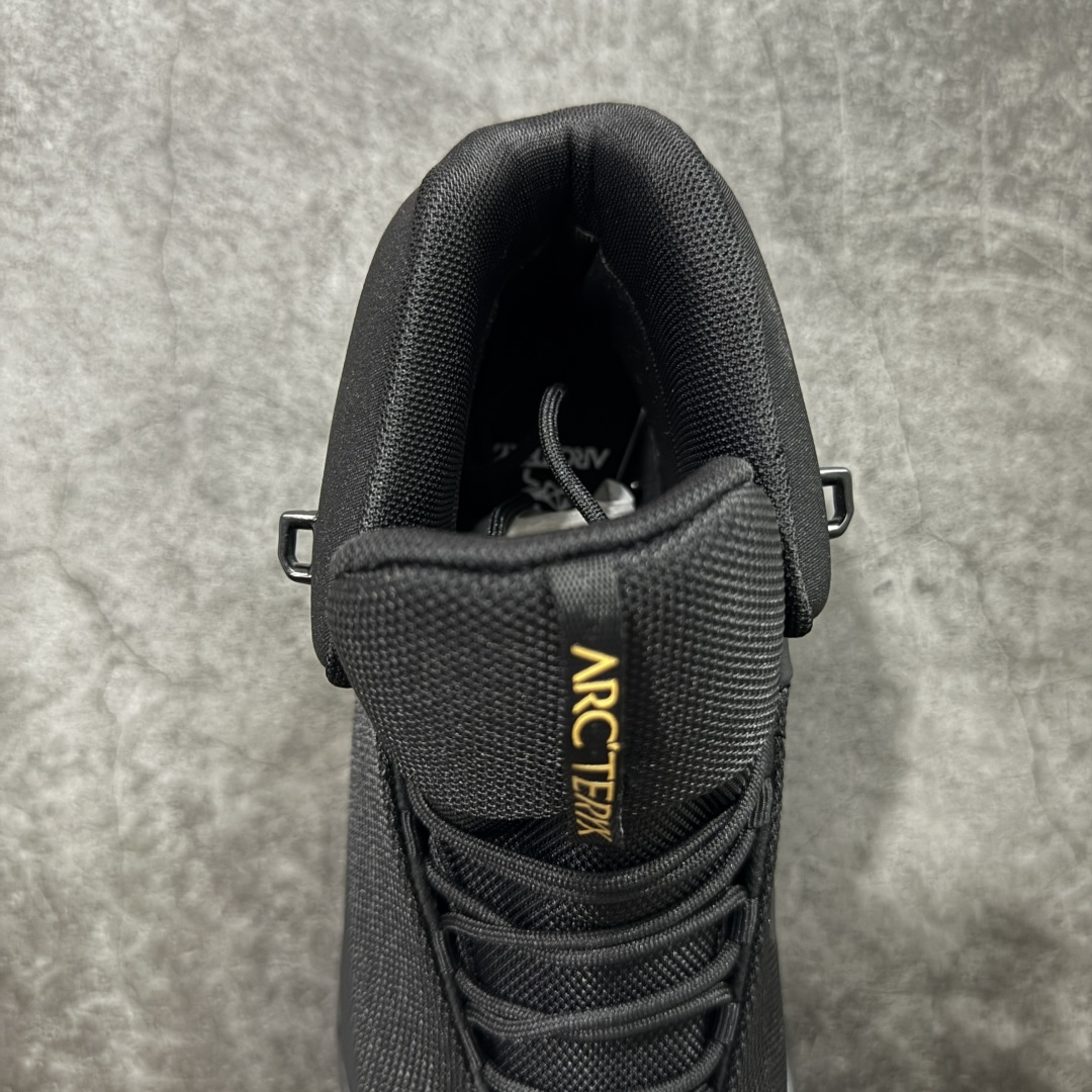 图片[8]-【公司级】始祖鸟ArcTeryx Kopec GTX M Mid 覆盖透气男越野跑鞋 中帮 正确后跟刺绣 完美细节版型 官方同步上架 适合技术路线单日徒步穿着 aeriosflgtx鞋受到长途野外跑步鞋的启发 适合在变化的地形上进行快速轻快的徒步旅行穿着，舒适而有支撑性，使您充满信心。该设计与脚部融为一体，可最大限度地减少摩擦，gore-tex保护膜网砂，采用gore隐形适体(invisiblefit)技术，更轻薄舒适。敏捷、稳定和技术路线上的自信源于vibram® megagrip外底、压缩eva内底以及一体的tpu。重量约：275g技术特点透气轻量耐磨鞋子鞋外底结构vibram®megagripM橡胶化合材料耐用柔软鞋子结构tpu鞋头可防磨损压缩eva泡沫内底以及一体的tpu铁芯提高了灵活性和稳定性，使您充满信心鞋子衬垫结构4mm厚ortholiteM3d模制插片材料gore-tex薄膜tpu高耐磨保护膜cordura® MX 尺码：39-45 编码： ABC370380-选品中心