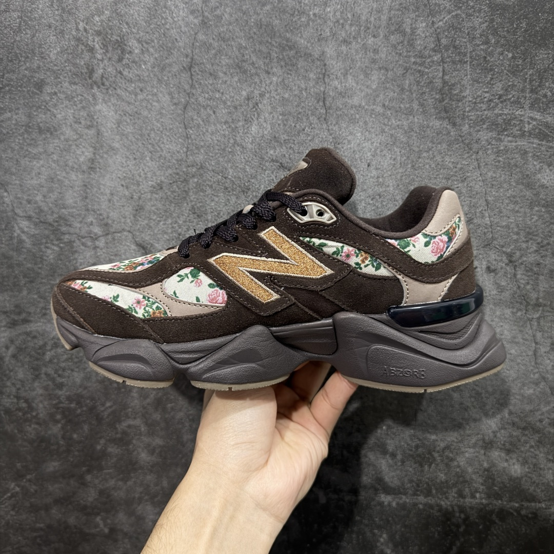 图片[2]-【纯原版】 New Balance NB9060 联名款 复古休闲运动慢跑鞋 灰色 U9060ATP 全套原楦原纸板原厂数据开发 进口三明治网面 原装进口翻毛皮料正确绒感卡色 正确中底拉帮中底网布细节 原厂标裁 带紫光防伪 定制后跟透明水晶模块 冲裁组合 大底贴合程度胶水上色把控完美 整洁度挑战全网艺术家 多道序QC把关品质完善 匠心打造 耗时两个月开发完成 工艺极其复杂难度可想而知 新开独立私模大底 全网唯一正确六层组合大底 高端零售专供产物 尺码：36 37 37.5 38 38.5 39 40 40.5 41 42 42.5 43 44 45 46.5-选品中心