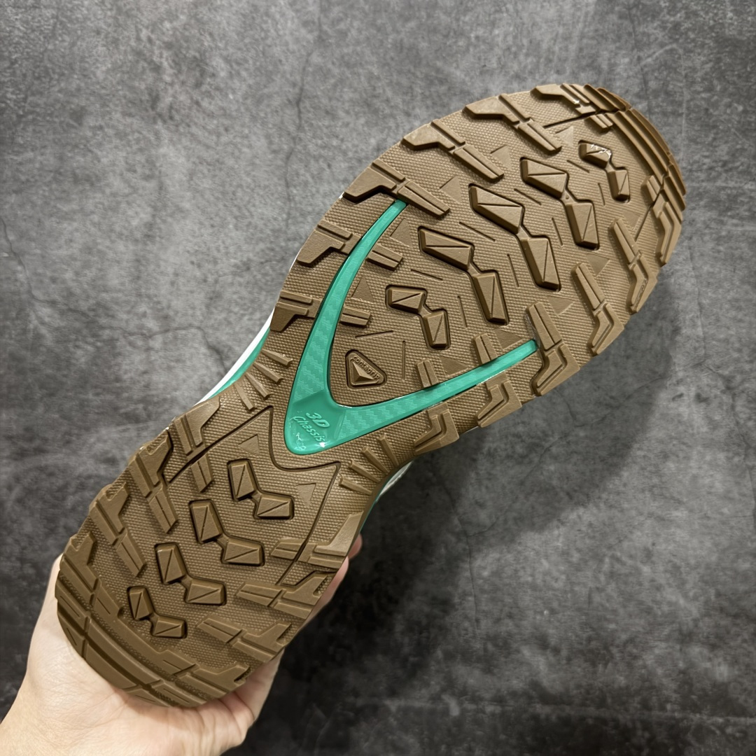 图片[9]-【666版本】SALOMON 萨洛蒙 XA PRO 3D 户外运动 网布减震防滑透气 低帮跑步鞋 男女同款 白绿 478874 全新品质 巅峰之作 所有配色均购物原版拆解1：1开发 原材料打造 非市场公版便宜货 私模大底 清洁度比市场所有版本都高 全套原纸板楦头开发 原厂网布配套 确保原汁原味 完美呈现版型 原档数据独家私模五层组合大底 男女鞋同步官方开发至46 原装Ortholite轻量化鞋垫 中底布带钢印编号 原厂TPU锁扣 进口港宝加持 后跟自然饱满 还原公司包裹性 鞋面采用SENSIFT贴合技术 全方位贴合包裹脚型 鞋跟部鞋底牵引设计 提供强大的抓地性能 更适应野外崎岖不平的道路 其3D ADVANCED CHASSIS底盘 材料轻量大化 钉齿设计更具稳定性 防护性 鞋底易磨损区运用CONTAGRIP高耐磨材料 应对城市硬质路面长距离跑考验 尺码：36 36.5 37.5 38 38.5 39 40 40.5 41 42 42.5 43 44 45 46-选品中心