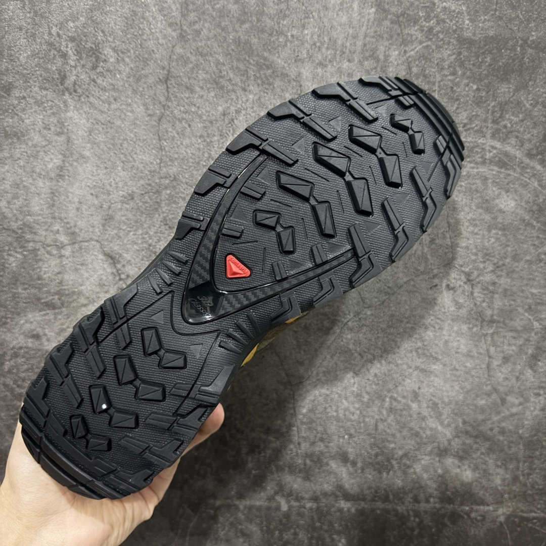 图片[9]-【GOAT纯原定制】SALOMON 萨洛蒙 XA PRO 3D 户外运动 网布减震防滑透气 低帮跑步鞋 男女同款绿棕色 马毛 马年限定477974 此款为定制款 下单定制周期为2天 全新品质 巅峰之作 所有配色均购物原版拆解1：1开发 原材料打造 非市场公版便宜货 私模大底 清洁度比市场所有版本都高 全套原纸板楦头开发 原厂网布配套 确保原汁原味 完美呈现版型 原档数据独家私模五层组合大底 男女鞋同步官方开发至47 原装Ortholite轻量化鞋垫 中底布带钢印编号 原厂TPU锁扣 进口港宝加持 后跟自然饱满 还原公司包裹性 鞋面采用SENSIFT贴合技术 全方位贴合包裹脚型 鞋跟部鞋底牵引设计 提供强大的抓地性能 更适应野外崎岖不平的道路 其3D ADVANCED CHASSIS底盘 材料轻量大化 钉齿设计更具稳定性 防护性 鞋底易磨损区运用CONTAGRIP高耐磨材料 应对城市硬质路面长距离跑考验 尺码：36 36.5 37.5 38 38.5 39 40 40.5 41 42 42.5 43 44 45 46 47-选品中心