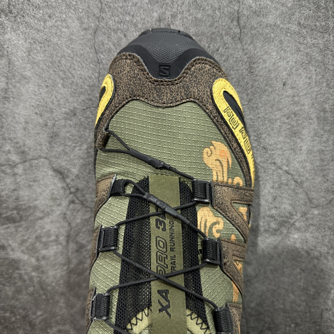 图片[5]-【GOAT纯原定制】SALOMON 萨洛蒙 XA PRO 3D 户外运动 网布减震防滑透气 低帮跑步鞋 男女同款绿棕色 马毛 马年限定477974 此款为定制款 下单定制周期为2天 全新品质 巅峰之作 所有配色均购物原版拆解1：1开发 原材料打造 非市场公版便宜货 私模大底 清洁度比市场所有版本都高 全套原纸板楦头开发 原厂网布配套 确保原汁原味 完美呈现版型 原档数据独家私模五层组合大底 男女鞋同步官方开发至47 原装Ortholite轻量化鞋垫 中底布带钢印编号 原厂TPU锁扣 进口港宝加持 后跟自然饱满 还原公司包裹性 鞋面采用SENSIFT贴合技术 全方位贴合包裹脚型 鞋跟部鞋底牵引设计 提供强大的抓地性能 更适应野外崎岖不平的道路 其3D ADVANCED CHASSIS底盘 材料轻量大化 钉齿设计更具稳定性 防护性 鞋底易磨损区运用CONTAGRIP高耐磨材料 应对城市硬质路面长距离跑考验 尺码：36 36.5 37.5 38 38.5 39 40 40.5 41 42 42.5 43 44 45 46 47-选品中心