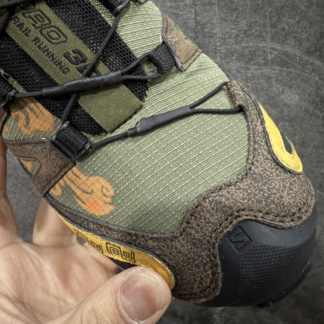 图片[5]-【GOAT纯原定制】SALOMON 萨洛蒙 XA PRO 3D 户外运动 网布减震防滑透气 低帮跑步鞋 男女同款绿棕色 马毛 马年限定477974 此款为定制款 下单定制周期为2天 全新品质 巅峰之作 所有配色均购物原版拆解1：1开发 原材料打造 非市场公版便宜货 私模大底 清洁度比市场所有版本都高 全套原纸板楦头开发 原厂网布配套 确保原汁原味 完美呈现版型 原档数据独家私模五层组合大底 男女鞋同步官方开发至47 原装Ortholite轻量化鞋垫 中底布带钢印编号 原厂TPU锁扣 进口港宝加持 后跟自然饱满 还原公司包裹性 鞋面采用SENSIFT贴合技术 全方位贴合包裹脚型 鞋跟部鞋底牵引设计 提供强大的抓地性能 更适应野外崎岖不平的道路 其3D ADVANCED CHASSIS底盘 材料轻量大化 钉齿设计更具稳定性 防护性 鞋底易磨损区运用CONTAGRIP高耐磨材料 应对城市硬质路面长距离跑考验 尺码：36 36.5 37.5 38 38.5 39 40 40.5 41 42 42.5 43 44 45 46 47-选品中心