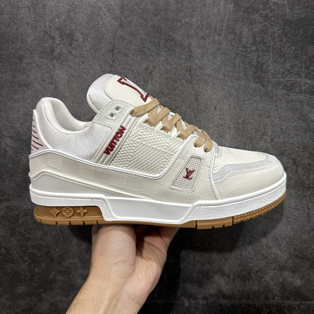 【天花板/Goat版】 市场最强版 没有之一的存在💪🏻 Louis Vuitton LV Trainer 系列全新版上架 手里有正品的可以对比下🆚懂货的看细节‼️ 此版品质是市场从未达到的新高度！ 整体版型 皮料 牛仔布的色差 压花纹路清晰度 后跟版型等等 都可以自行对比[机智]吊打市场所有货，怒甩十条街的那种，直接来正品对比图🆚，欢迎拿市场各大工厂的货来对比！ 尺码：35-45码-选品中心