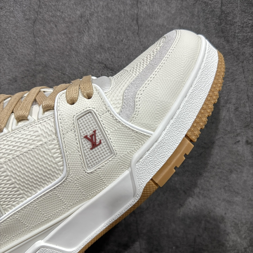 图片[6]-【天花板/Goat版】 市场最强版 没有之一的存在💪🏻 Louis Vuitton LV Trainer 系列全新版上架 手里有正品的可以对比下🆚懂货的看细节‼️ 此版品质是市场从未达到的新高度！ 整体版型 皮料 牛仔布的色差 压花纹路清晰度 后跟版型等等 都可以自行对比[机智]吊打市场所有货，怒甩十条街的那种，直接来正品对比图🆚，欢迎拿市场各大工厂的货来对比！ 尺码：35-45码-选品中心