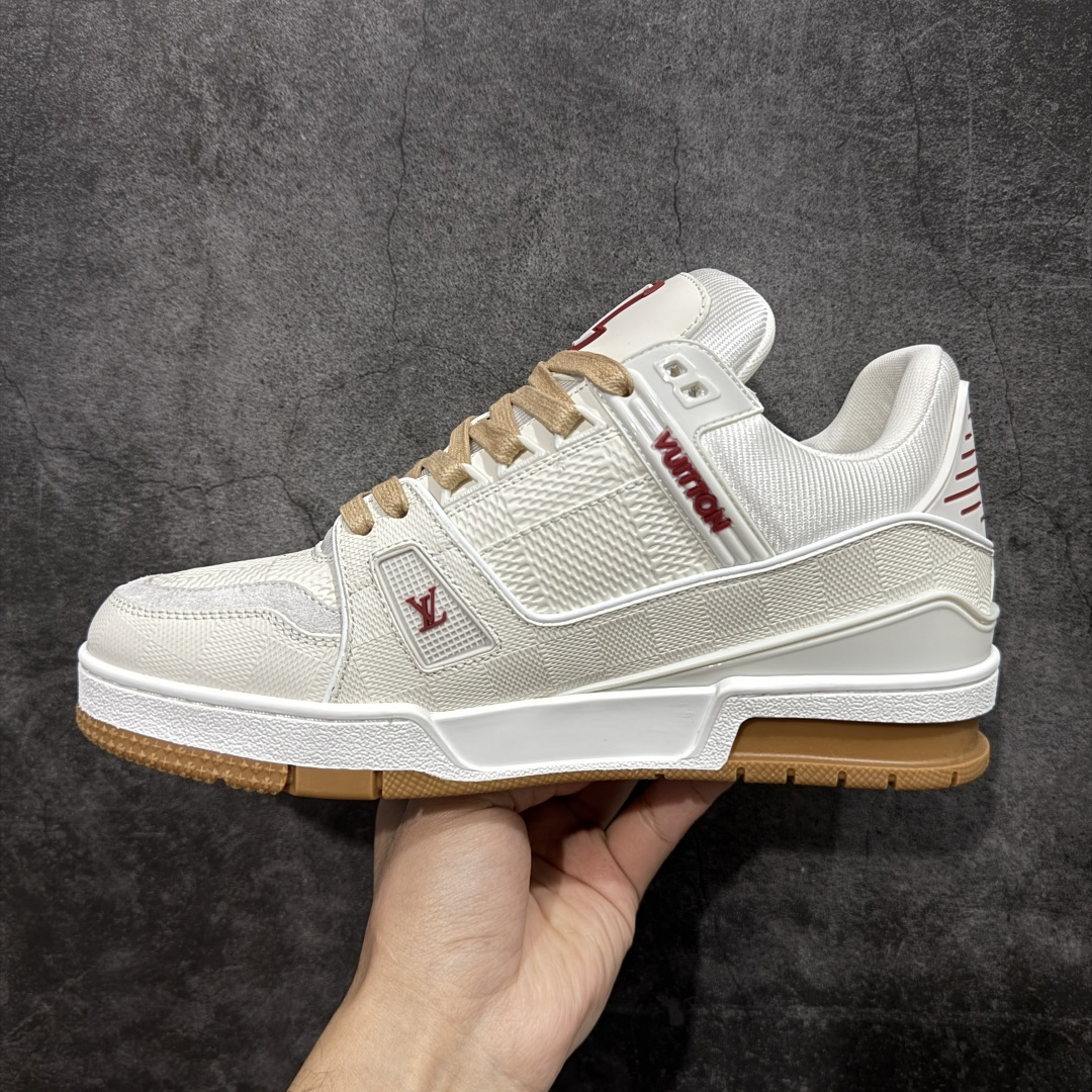 图片[2]-【天花板/Goat版】 市场最强版 没有之一的存在💪🏻 Louis Vuitton LV Trainer 系列全新版上架 手里有正品的可以对比下🆚懂货的看细节‼️ 此版品质是市场从未达到的新高度！ 整体版型 皮料 牛仔布的色差 压花纹路清晰度 后跟版型等等 都可以自行对比[机智]吊打市场所有货，怒甩十条街的那种，直接来正品对比图🆚，欢迎拿市场各大工厂的货来对比！ 尺码：35-45码-选品中心