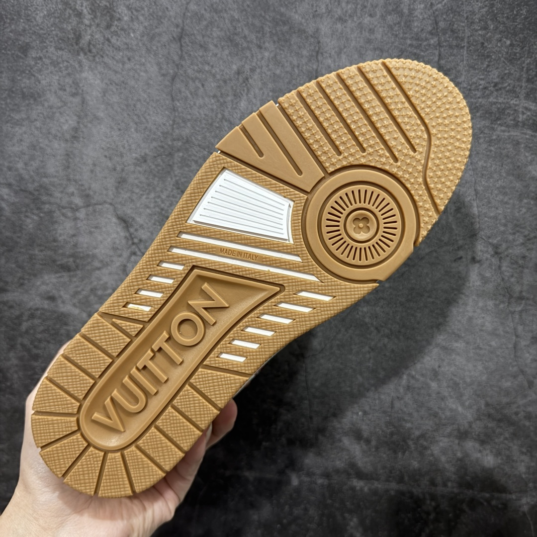 图片[9]-【天花板/Goat版】 市场最强版 没有之一的存在💪🏻 Louis Vuitton LV Trainer 系列全新版上架 手里有正品的可以对比下🆚懂货的看细节‼️ 此版品质是市场从未达到的新高度！ 整体版型 皮料 牛仔布的色差 压花纹路清晰度 后跟版型等等 都可以自行对比[机智]吊打市场所有货，怒甩十条街的那种，直接来正品对比图🆚，欢迎拿市场各大工厂的货来对比！ 尺码：35-45码-选品中心