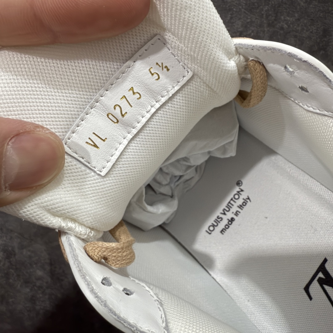 图片[7]-【天花板/Goat版】 市场最强版 没有之一的存在💪🏻 Louis Vuitton LV Trainer 系列全新版上架 手里有正品的可以对比下🆚懂货的看细节‼️ 此版品质是市场从未达到的新高度！ 整体版型 皮料 牛仔布的色差 压花纹路清晰度 后跟版型等等 都可以自行对比[机智]吊打市场所有货，怒甩十条街的那种，直接来正品对比图🆚，欢迎拿市场各大工厂的货来对比！ 尺码：35-45码-选品中心