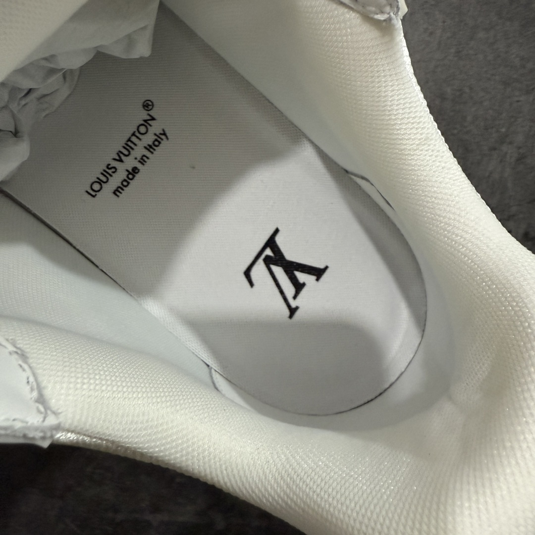 图片[8]-【天花板/Goat版】 市场最强版 没有之一的存在💪🏻 Louis Vuitton LV Trainer 系列全新版上架 手里有正品的可以对比下🆚懂货的看细节‼️ 此版品质是市场从未达到的新高度！ 整体版型 皮料 牛仔布的色差 压花纹路清晰度 后跟版型等等 都可以自行对比[机智]吊打市场所有货，怒甩十条街的那种，直接来正品对比图🆚，欢迎拿市场各大工厂的货来对比！ 尺码：35-45码-选品中心