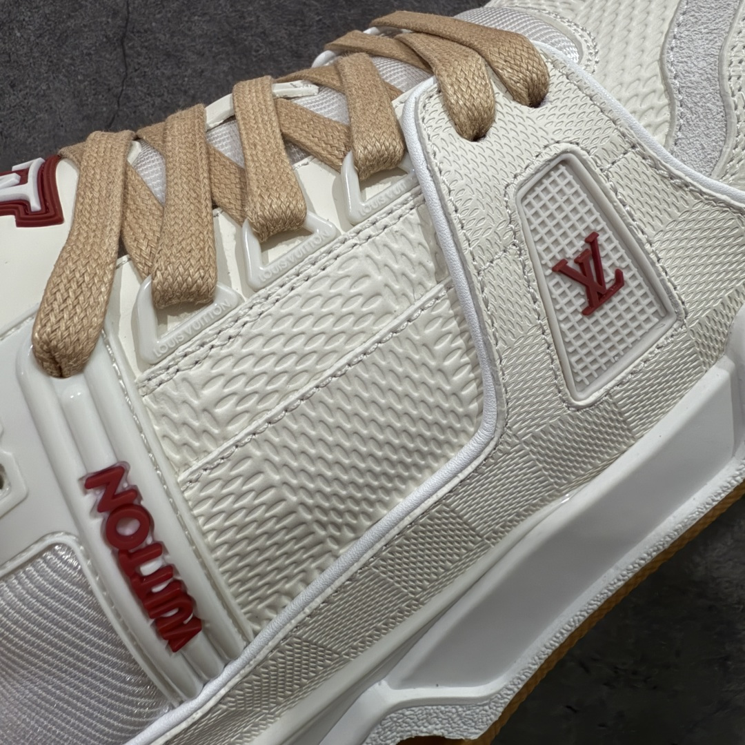 图片[4]-【天花板/Goat版】 市场最强版 没有之一的存在💪🏻 Louis Vuitton LV Trainer 系列全新版上架 手里有正品的可以对比下🆚懂货的看细节‼️ 此版品质是市场从未达到的新高度！ 整体版型 皮料 牛仔布的色差 压花纹路清晰度 后跟版型等等 都可以自行对比[机智]吊打市场所有货，怒甩十条街的那种，直接来正品对比图🆚，欢迎拿市场各大工厂的货来对比！ 尺码：35-45码-选品中心