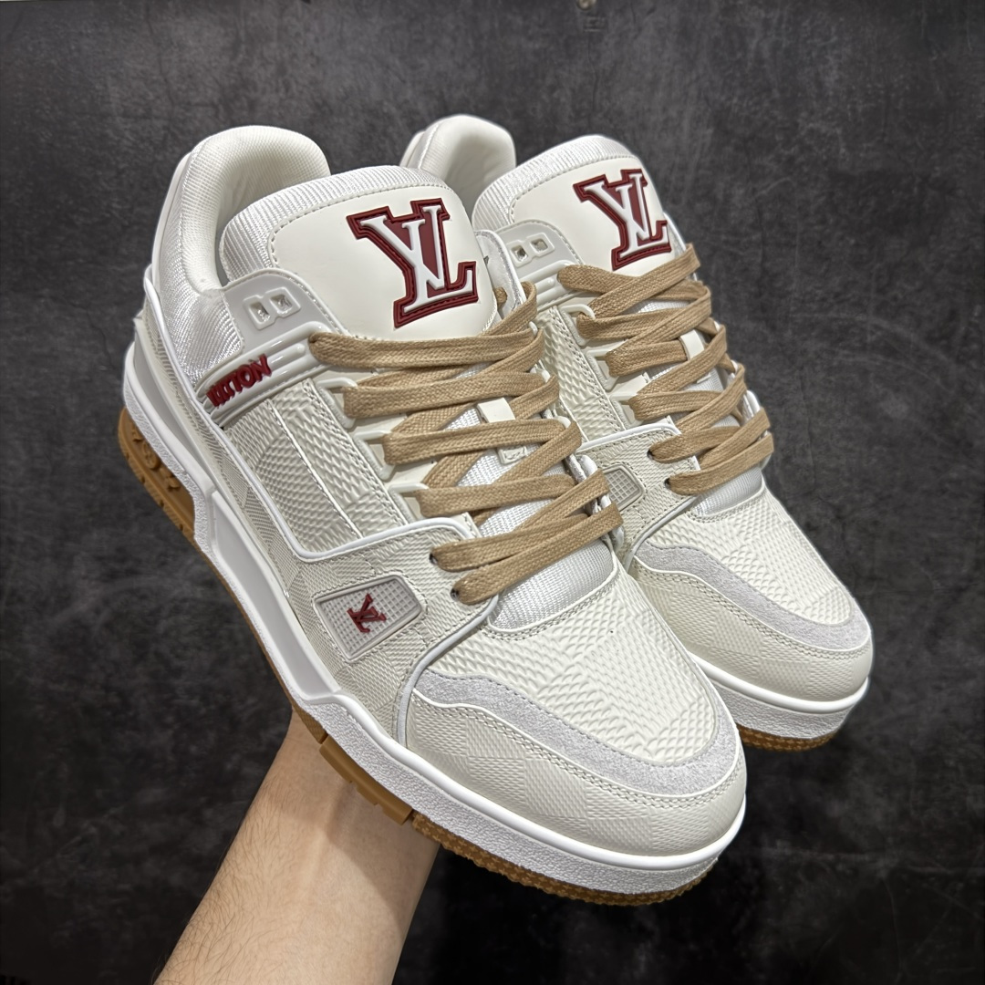 【天花板/Goat版】 市场最强版 没有之一的存在💪🏻 Louis Vuitton LV Trainer 系列全新版上架 手里有正品的可以对比下🆚懂货的看细节‼️ 此版品质是市场从未达到的新高度！ 整体版型 皮料 牛仔布的色差 压花纹路清晰度 后跟版型等等 都可以自行对比[机智]吊打市场所有货，怒甩十条街的那种，直接来正品对比图🆚，欢迎拿市场各大工厂的货来对比！ 尺码：35-45码-选品中心