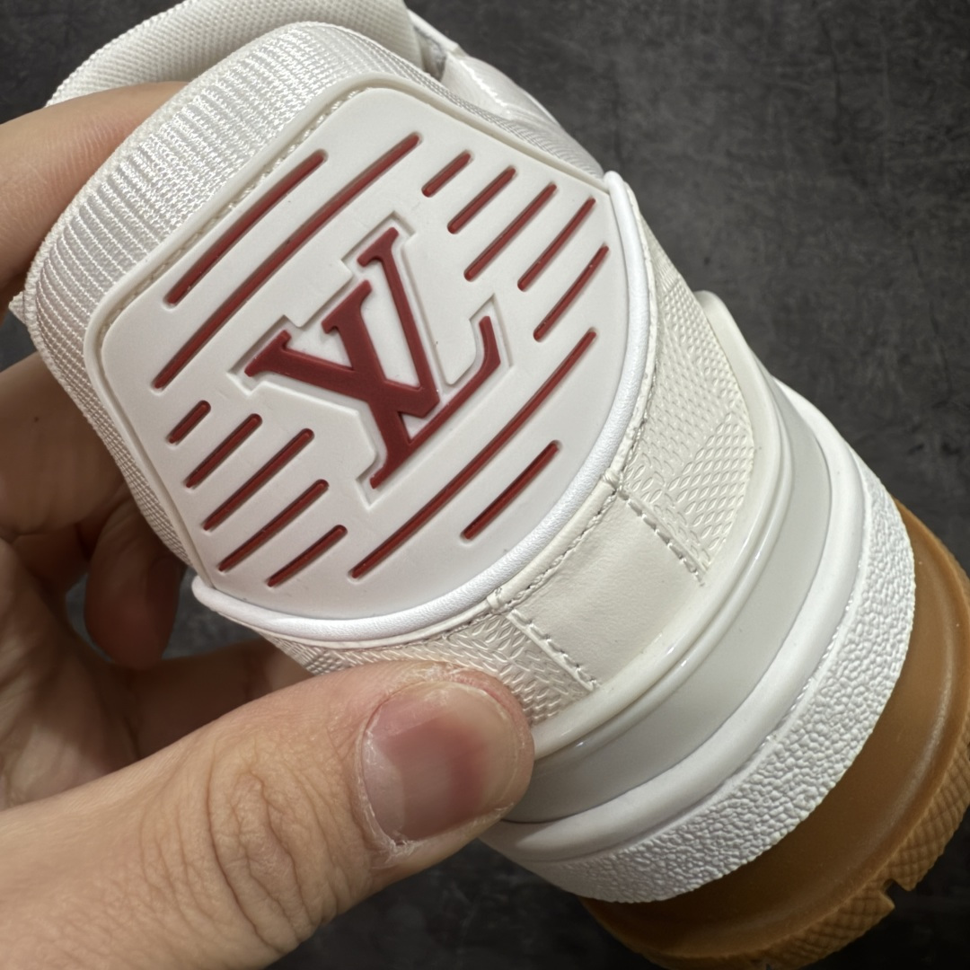 图片[2]-【天花板/Goat版】 市场最强版 没有之一的存在💪🏻 Louis Vuitton LV Trainer 系列全新版上架 手里有正品的可以对比下🆚懂货的看细节‼️ 此版品质是市场从未达到的新高度！ 整体版型 皮料 牛仔布的色差 压花纹路清晰度 后跟版型等等 都可以自行对比[机智]吊打市场所有货，怒甩十条街的那种，直接来正品对比图🆚，欢迎拿市场各大工厂的货来对比！ 尺码：35-45码-选品中心