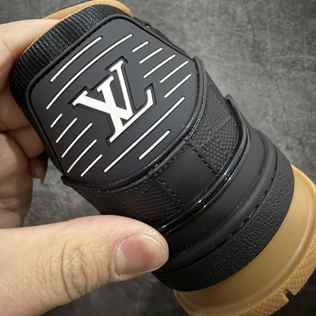 图片[2]-【天花板/Goat版】 市场最强版 没有之一的存在💪🏻 Louis Vuitton LV Trainer 系列全新版上架 手里有正品的可以对比下🆚懂货的看细节‼️ 此版品质是市场从未达到的新高度！ 整体版型 皮料 牛仔布的色差 压花纹路清晰度 后跟版型等等 都可以自行对比[机智]吊打市场所有货，怒甩十条街的那种，直接来正品对比图🆚，欢迎拿市场各大工厂的货来对比！ 尺码：35-45码-选品中心