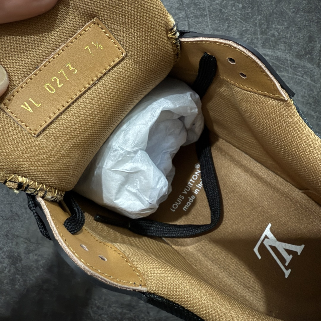 图片[7]-【天花板/Goat版】 市场最强版 没有之一的存在💪🏻 Louis Vuitton LV Trainer 系列全新版上架 手里有正品的可以对比下🆚懂货的看细节‼️ 此版品质是市场从未达到的新高度！ 整体版型 皮料 牛仔布的色差 压花纹路清晰度 后跟版型等等 都可以自行对比[机智]吊打市场所有货，怒甩十条街的那种，直接来正品对比图🆚，欢迎拿市场各大工厂的货来对比！ 尺码：35-45码-选品中心