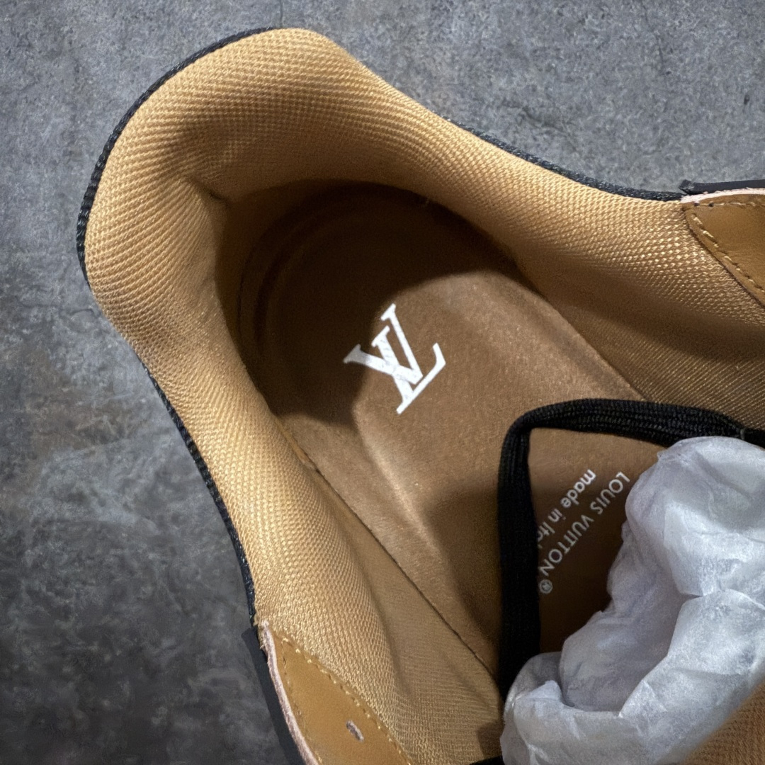 图片[8]-【天花板/Goat版】 市场最强版 没有之一的存在💪🏻 Louis Vuitton LV Trainer 系列全新版上架 手里有正品的可以对比下🆚懂货的看细节‼️ 此版品质是市场从未达到的新高度！ 整体版型 皮料 牛仔布的色差 压花纹路清晰度 后跟版型等等 都可以自行对比[机智]吊打市场所有货，怒甩十条街的那种，直接来正品对比图🆚，欢迎拿市场各大工厂的货来对比！ 尺码：35-45码-选品中心