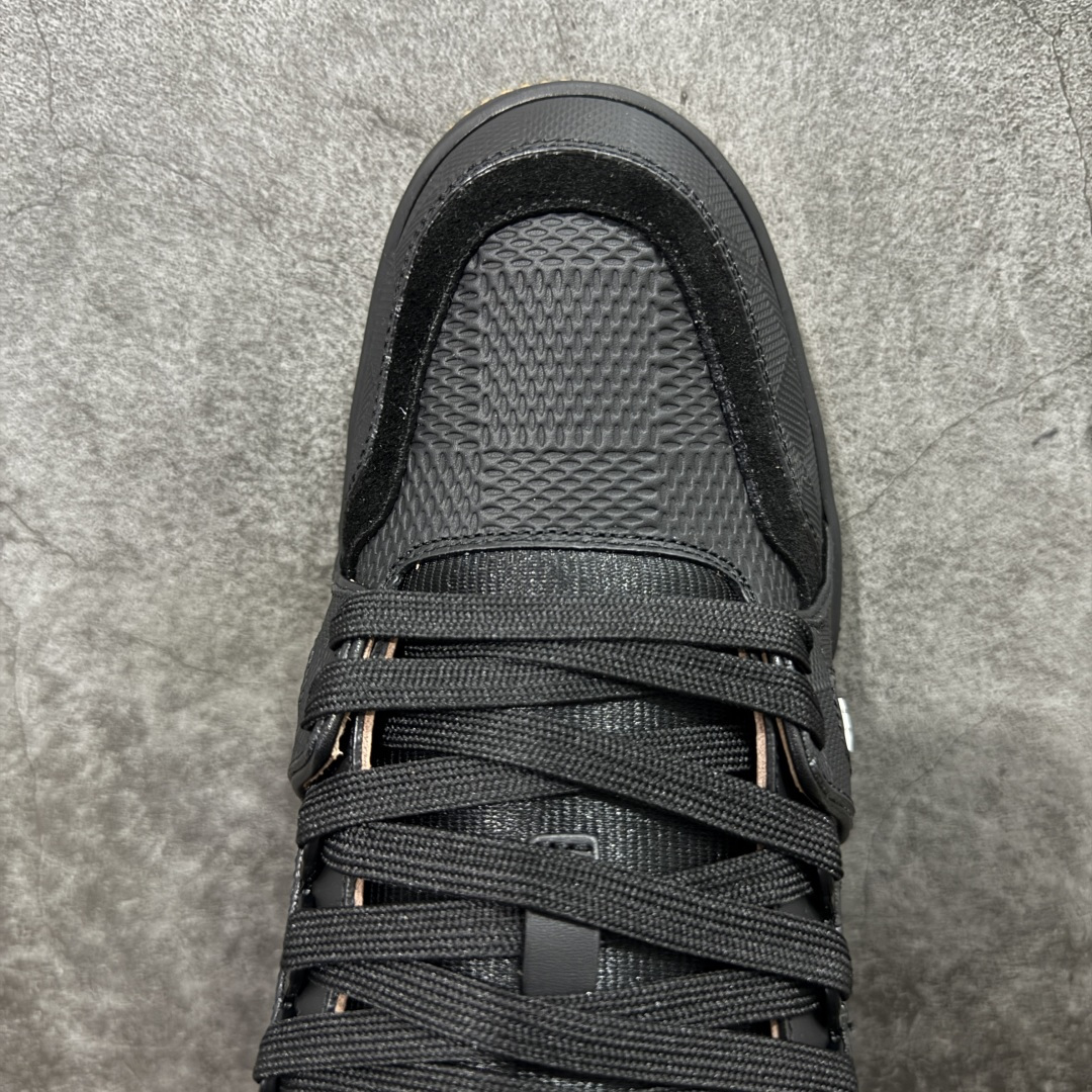 图片[5]-【天花板/Goat版】 市场最强版 没有之一的存在💪🏻 Louis Vuitton LV Trainer 系列全新版上架 手里有正品的可以对比下🆚懂货的看细节‼️ 此版品质是市场从未达到的新高度！ 整体版型 皮料 牛仔布的色差 压花纹路清晰度 后跟版型等等 都可以自行对比[机智]吊打市场所有货，怒甩十条街的那种，直接来正品对比图🆚，欢迎拿市场各大工厂的货来对比！ 尺码：35-45码-选品中心