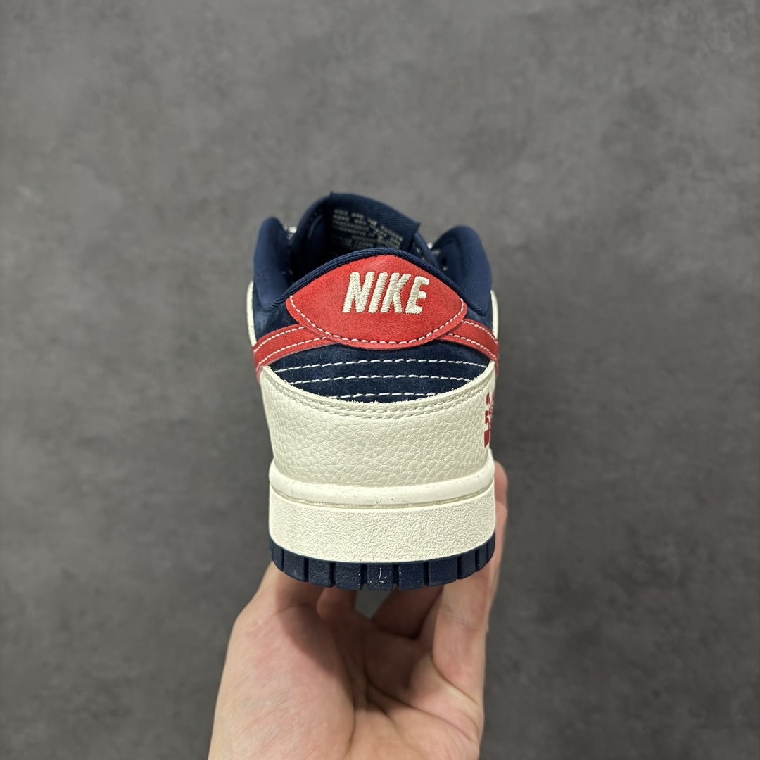 图片[4]-【定制版】高端定制Nike SB Dunk Low “斯图西联名——米白黑红勾” 高端定制 低帮休闲板鞋 定制鞋盒 大厂纯原品质出货 超高清洁度 皮料切割干净无任何毛边 细节完美 货号：DD1988-008 尺码：36 36.5 37.5 38 38.5 39 40 40.5 41 42 42.5 43 44 44.5 45 编码：HXSB330340-选品中心