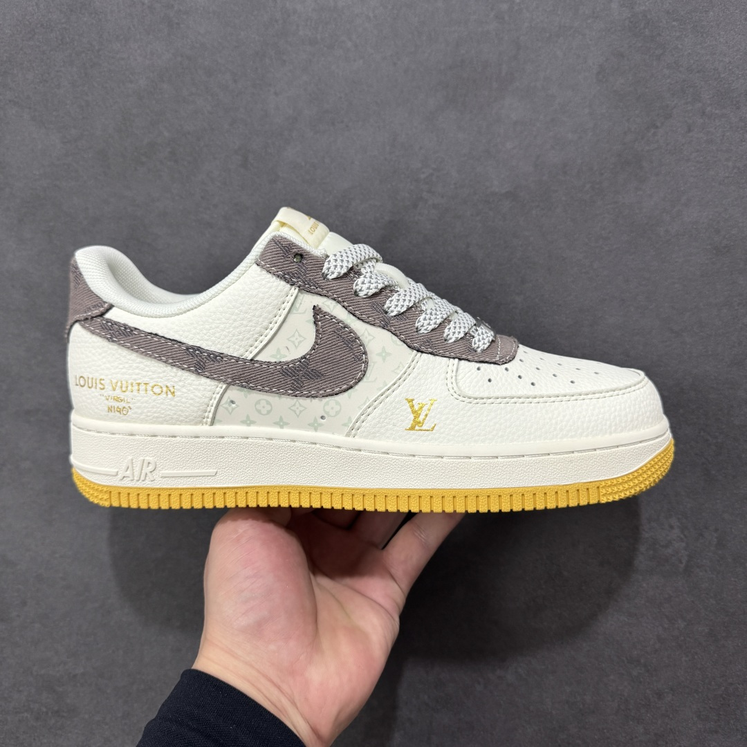 【定制版】Nike Air Force 1 \'07 Low “LV联名——印花米棕黄”空军一号 高端定制 低帮 运动鞋 休闲鞋 折边针车 工艺难度大 原楦头原纸板 原装鞋盒 定制五金配件 内置全掌气垫 原厂鞋底 货号:QW5606-262 尺码:36 36.5 37.5 38 38.5 39 40 40.5 41 42 42.5 43 44 44.5 45-选品中心