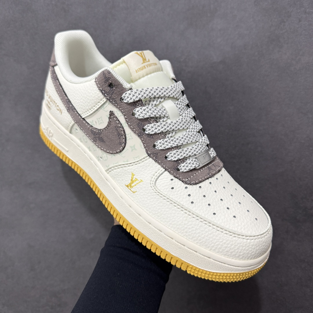 图片[3]-【定制版】Nike Air Force 1 \’07 Low “LV联名——印花米棕黄”空军一号 高端定制 低帮 运动鞋 休闲鞋 折边针车 工艺难度大 原楦头原纸板 原装鞋盒 定制五金配件 内置全掌气垫 原厂鞋底 货号：QW5606-262 尺码：36 36.5 37.5 38 38.5 39 40 40.5 41 42 42.5 43 44 44.5 45-选品中心