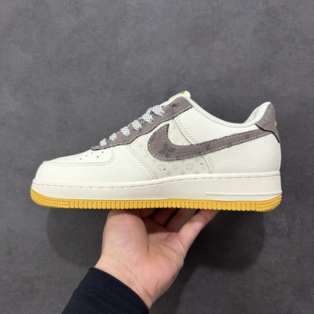 图片[2]-【定制版】Nike Air Force 1 \’07 Low “LV联名——印花米棕黄”空军一号 高端定制 低帮 运动鞋 休闲鞋 折边针车 工艺难度大 原楦头原纸板 原装鞋盒 定制五金配件 内置全掌气垫 原厂鞋底 货号：QW5606-262 尺码：36 36.5 37.5 38 38.5 39 40 40.5 41 42 42.5 43 44 44.5 45-选品中心