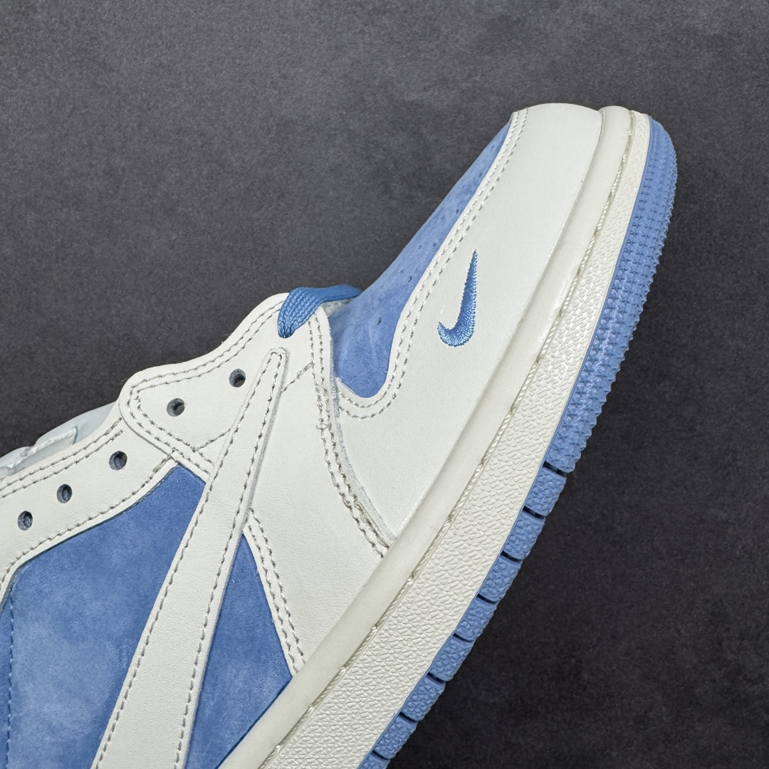 图片[5]-【定制版】The North Face x Supreme x Travis Scott x Air Jordan 1 Low 北面 x Sup x AJ1 低帮 三方联名 米白蓝倒钩 AJ1 乔丹1代 aj1 乔1 低邦 米白蓝倒勾 乔丹篮球鞋系列 鞋款整体以蓝色麂皮为底搭配白色框架覆盖层，标志性的反钩Swoosh Logo采用白色皮革呈现，内侧则辅以白色Swoosh Logo点缀，鞋舌等多处TS标志性元素均得以保留；鞋舌绣标上以The North Face字样呈现，鞋头处迷你Swoosh Logo蓝色刺绣妆点，后跟的鬼脸Logo标志以及Wings Logo均以蓝色缝线打造，后跟印有The North Face字样及红色绣标Supreme字样，彰显联名身份；最后以米白色中底搭配蓝色橡胶外底完善整体设计收尾。 货号：DM7866-124 尺码：36 36.5 37.5 38 38.5 39 40 40.5 41 42 42.5 43 44 44.5 45 编码：HXSB330340-选品中心